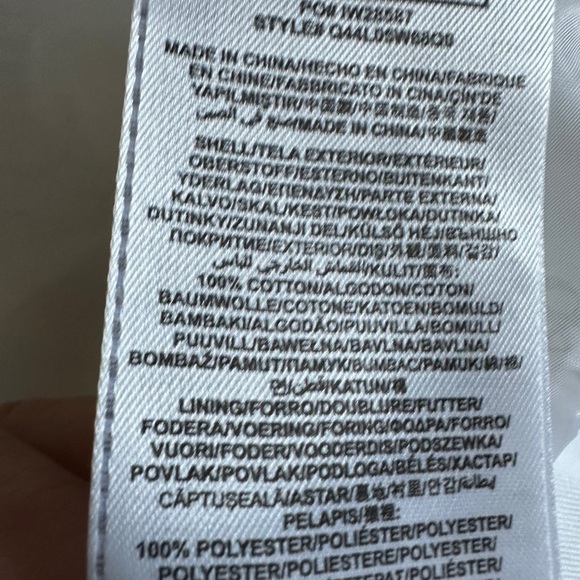 Guess white lightweight jacket, lined, button front, belted, Sz small - Picture 9 of 9